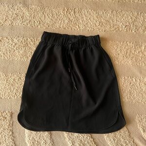 Lululemon On the Fly Skirt Size 6 NWOT in black